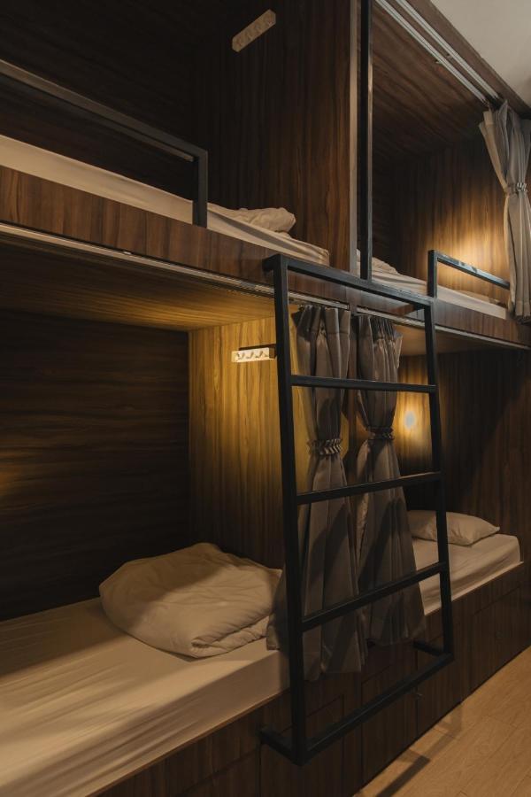 Hostel Urby Bangkok Exteriör bild